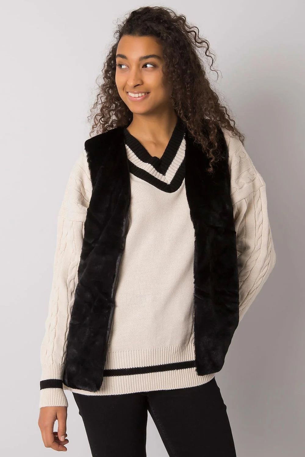 Gilet en fourrure synthétique pour femme, style ample, noir, matériau doux, fermeture éclaire, polyester 100%, taille ajustable, look élégant, occasion décontractée