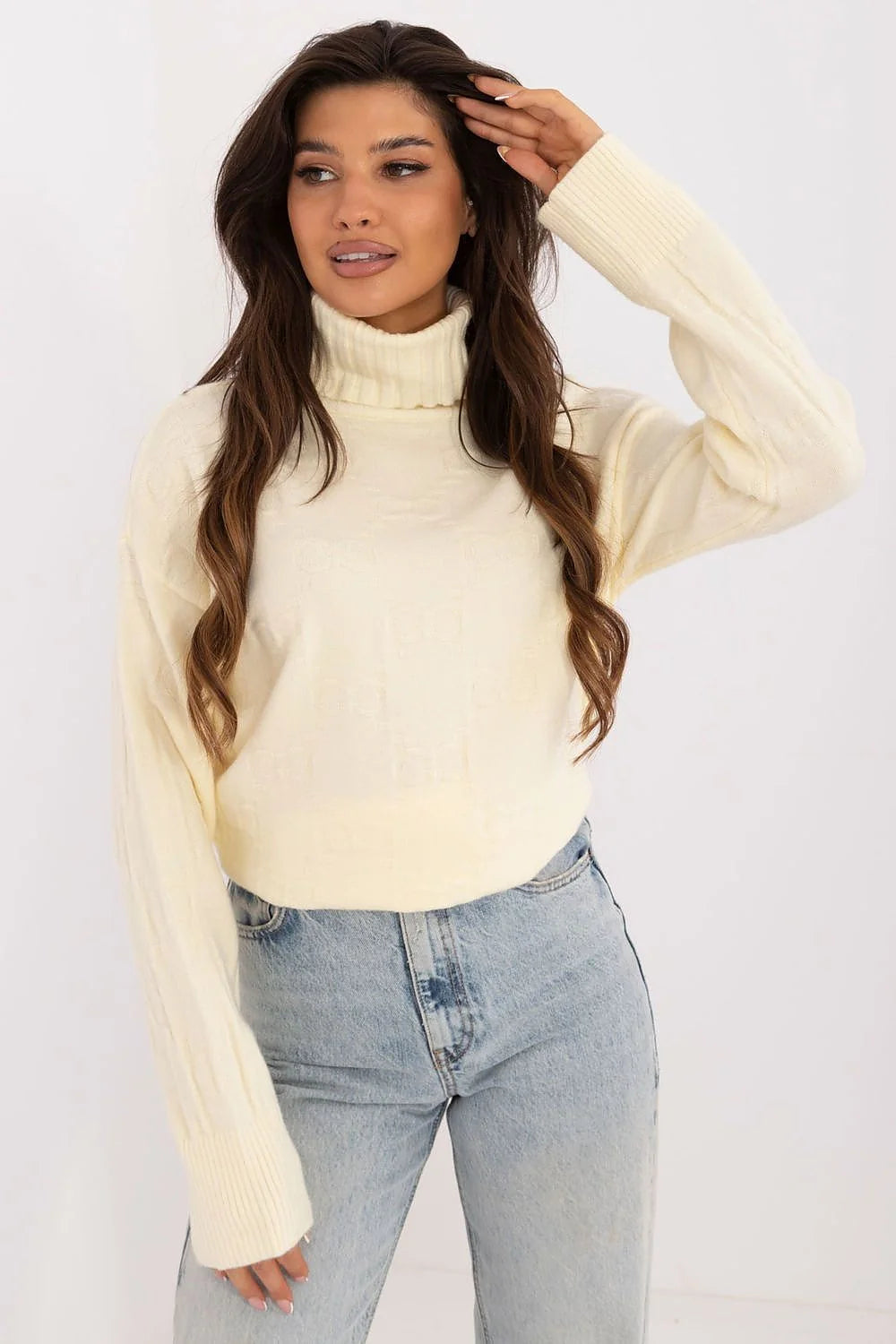 Pull à col roulé pour femme beige clair matériau doux coupe ajustée manches longues motifs discrets style intemporel