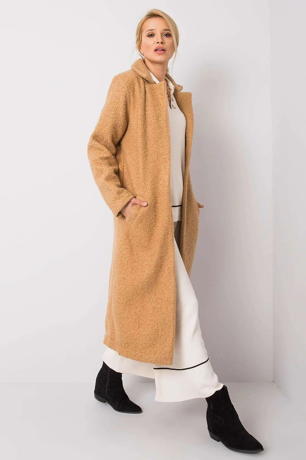 Manteau long pour femme style classique couleur camel en polyester non doublé manches longues fermeture cachée poches latérales taille ajustable