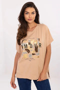 T-shirt femme design graphique LOVE HAUTE COUTURE Parisienne beige tissu doux ample manches courtes fentes latérales mode casual-chic