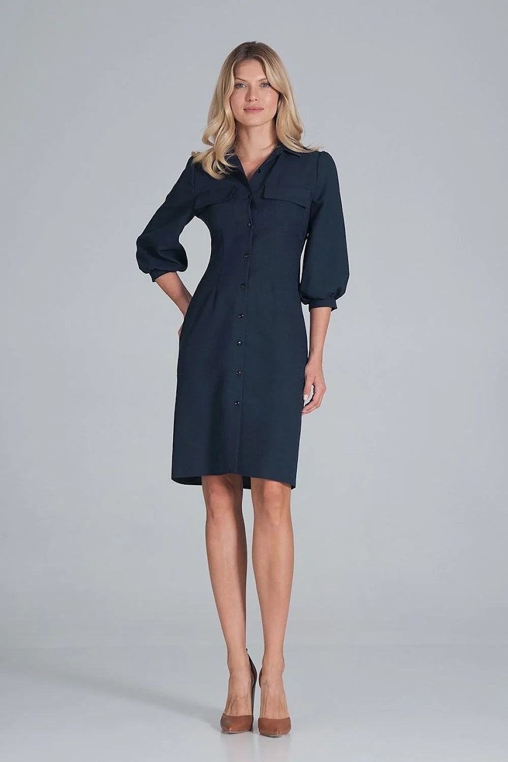 robe chemise midi beige polyester coupe semi ajustée col revers manches troisquarts bouffantes poignets boutonnés poches poitrine boutons noirs