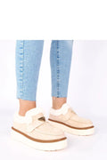 mocassins femme fourrés suédine beige clair plateforme fourrure semelle épaisse blanche liseré marron bride penny badge triangulaire antidérapante confort hiver