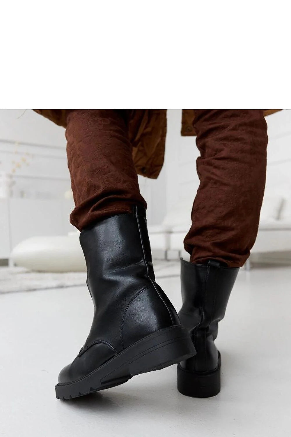 Bottes Chelsea pour femme style moderne tige haute cuir noir fermeture éclair semelle caoutchouc confortable élégance casual