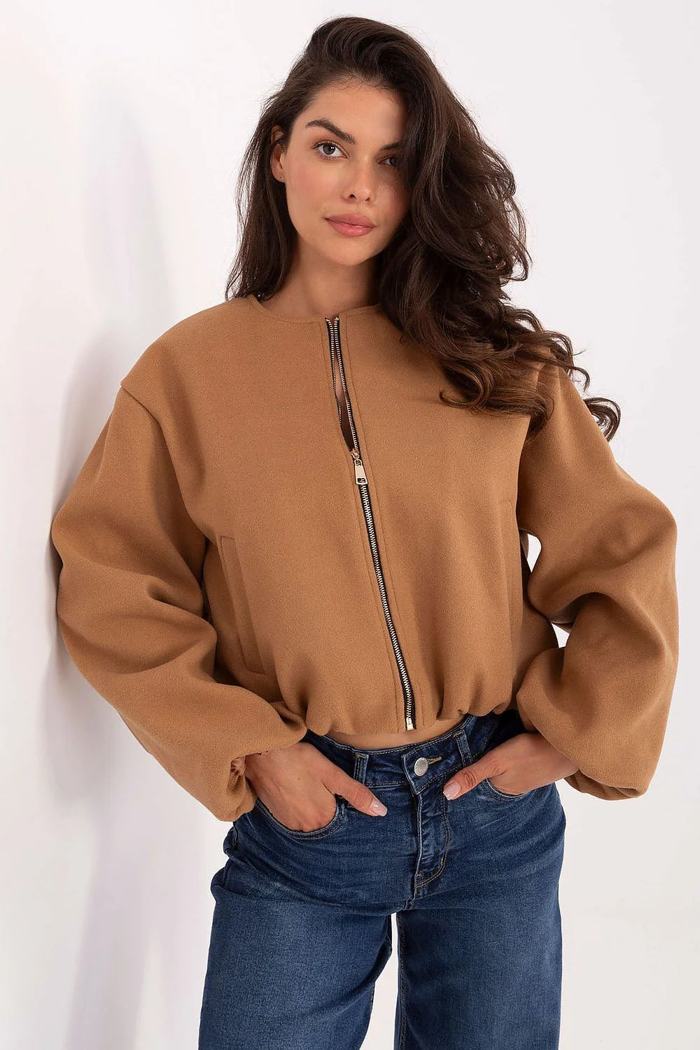 veste courte femme camel texturée feutre oversize col rond fermeture zippée manches bouffantes base élastiquée poches discrètes
