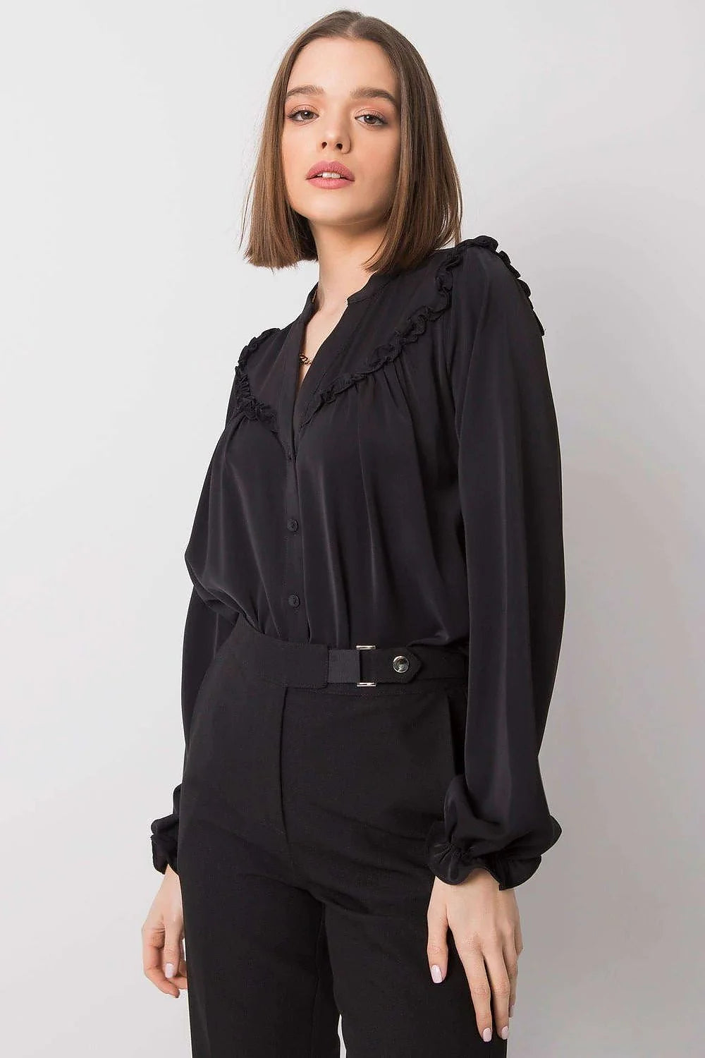 Chemise longue polyester noir élégant volants subtils coupe ample occasions multiples femmes modernes