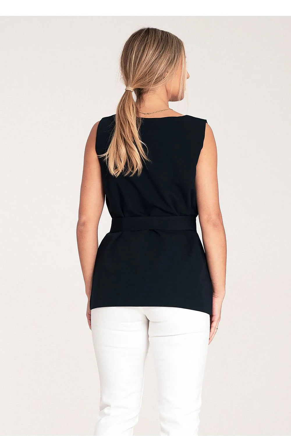 Chemisier sans manches élégant coupe droite ceinture dorée tissu fluide couleur navy femmes mode intemporelle