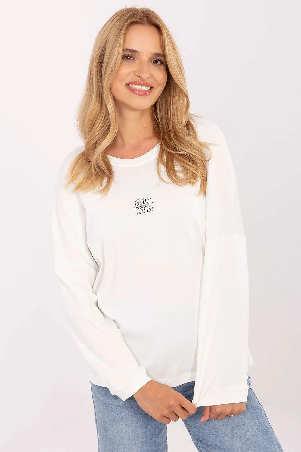 tshirt femme manches longues coupe boxy col rond blanc immaculé maille jersey douce coton elasthanne logo petit monochrome centré poitrine