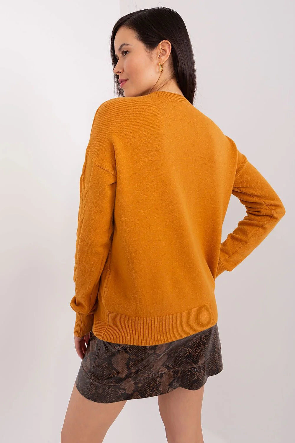 Pull-over à torsades et jupe imitation peau de serpent moutarde et brun foncé femme automne hiver