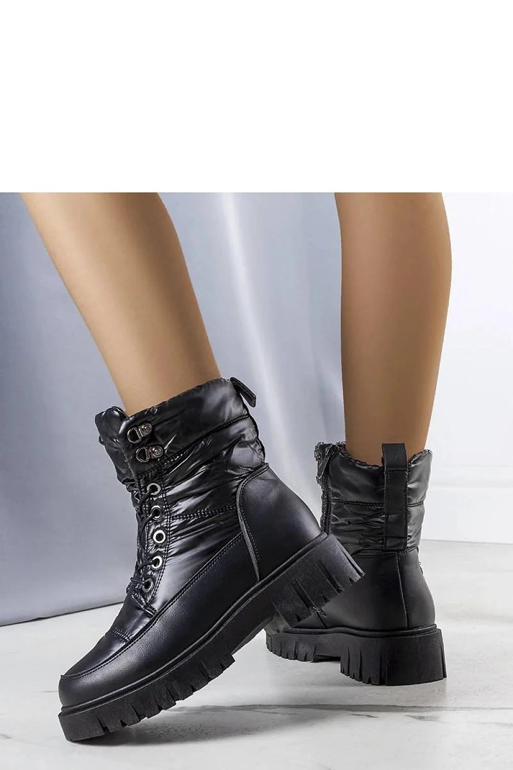 Bottes de neige pour femmes, design moderne urbain, cuir synthétique noir, fourrure intérieure, semelle épaisse, style polyvalent