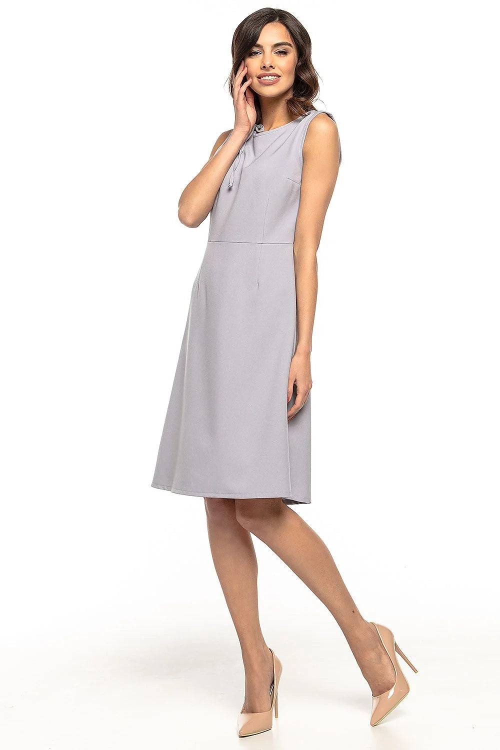 Robe midi en coton noir élégante et évasée, idéale pour bureau et sorties décontractées