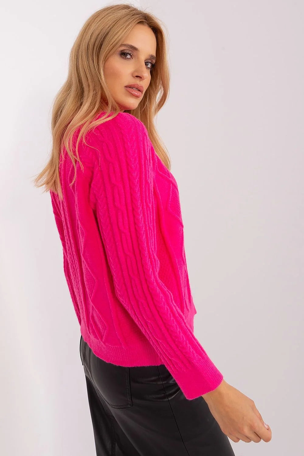 Cardigan pour femme contemporain couleur fuchsia motifs tricot torsadé manches longues encolure ronde boutons fuchsia coupe ample