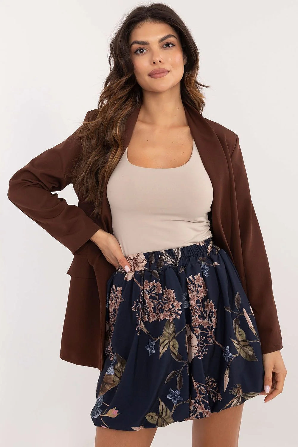 jupe courte Italy Moda imprimé floral multicolore fond bleu marine évasée taille élastique mini fluide léger doublée viscose polyester