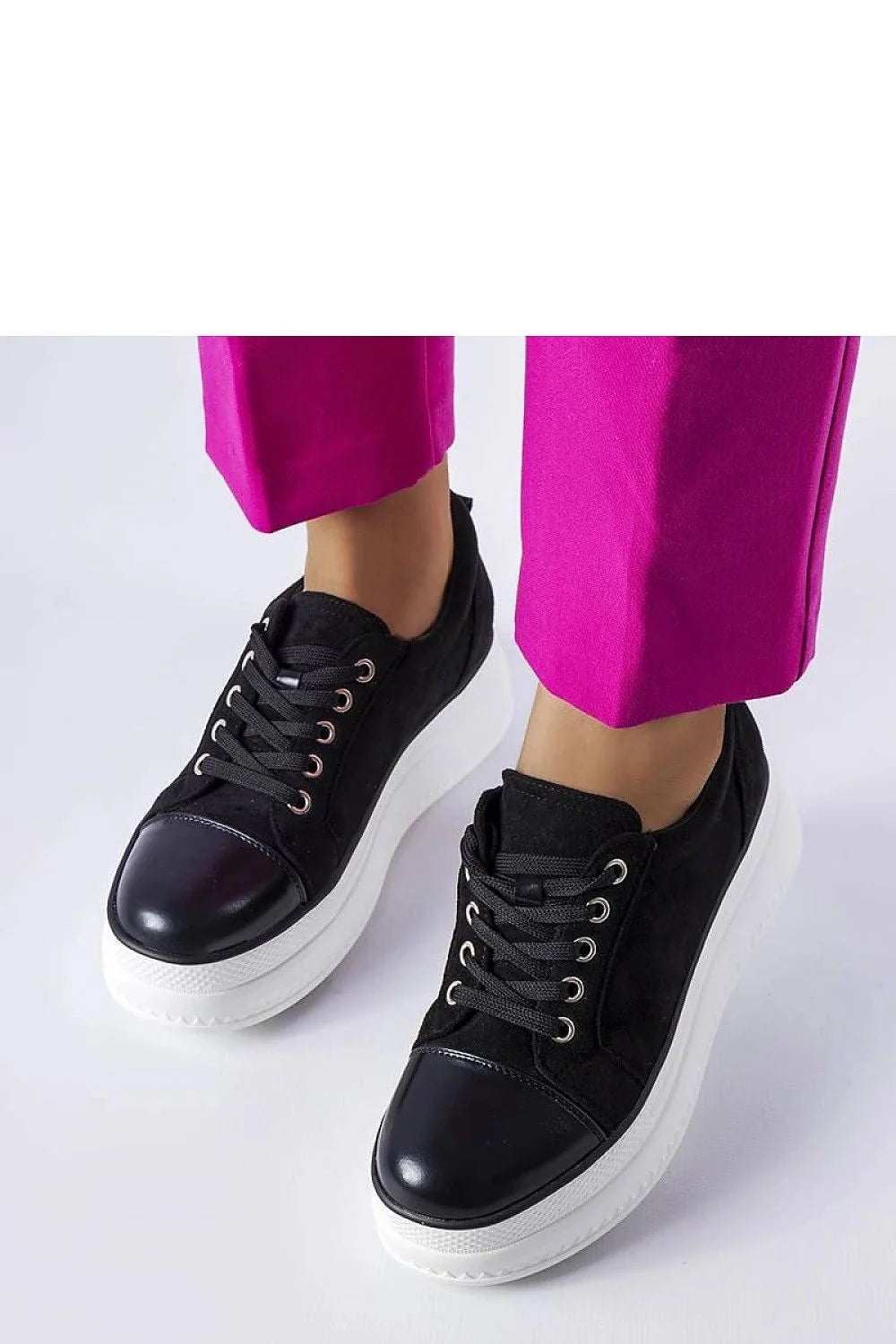Baskets Solea femmes design moderne tendance confort cuir éco noir semelle blanche sport-chic occasion quotidienne