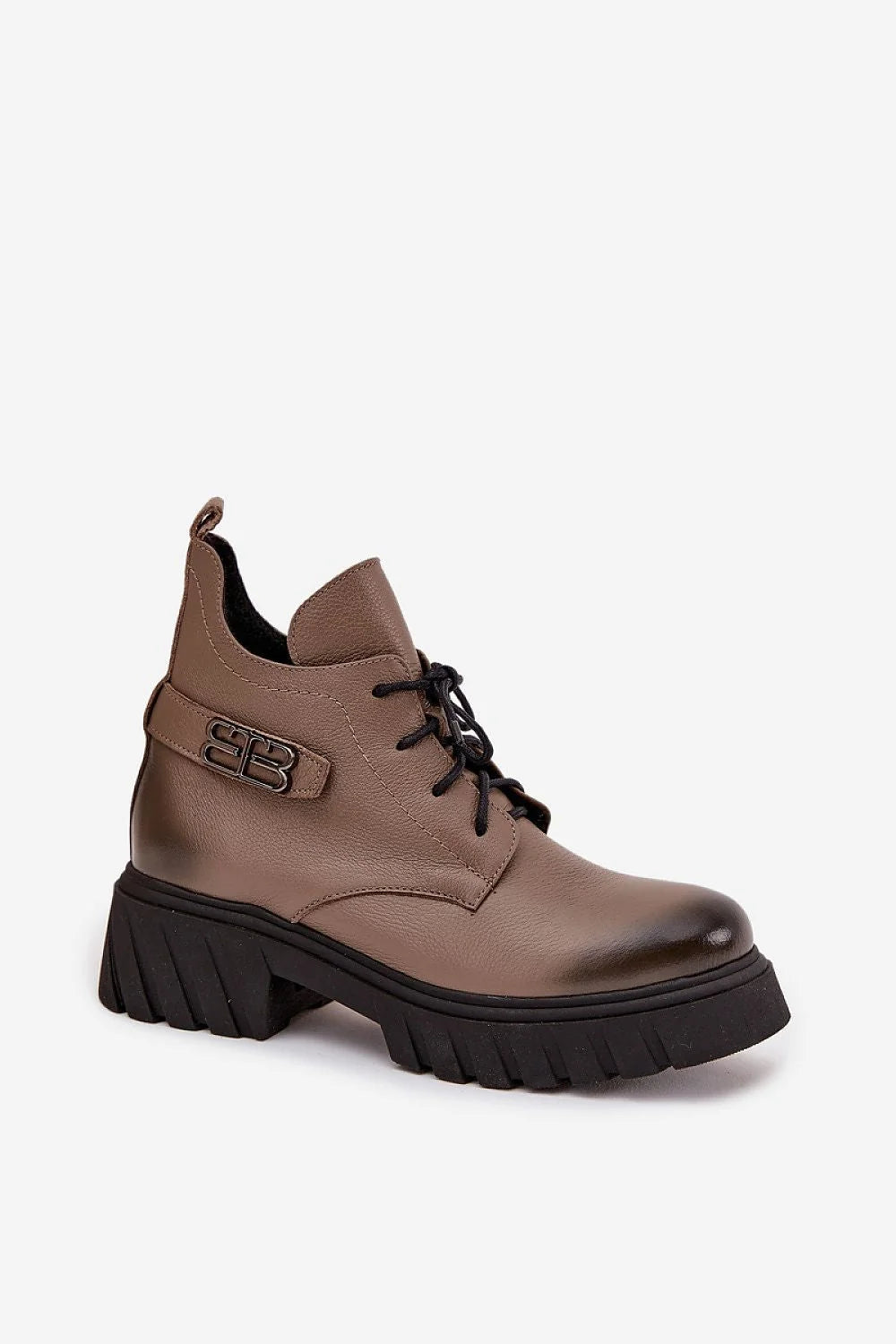 bottines femme cuir naturel grainé taupe bout rond lacets zip latéral bride boucle décorative semelle plateforme crantée noire doublure feutre