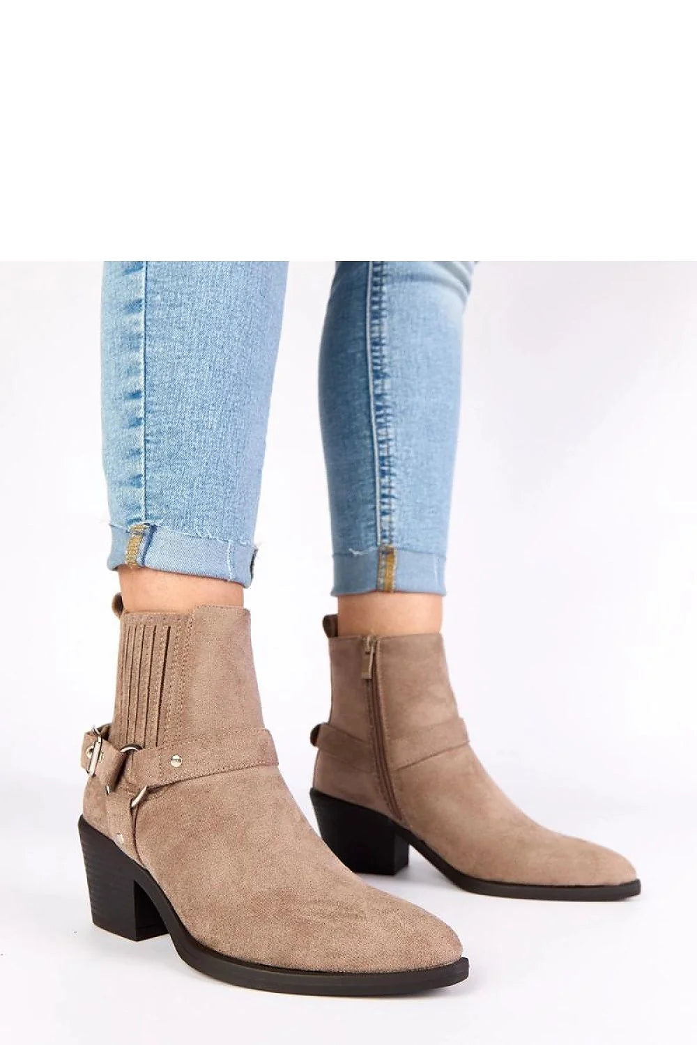 bottines grises suède taupe femme cheville western contemporain bout amande talon bloc 5cm fermeture zippée sangle boucle décorative Gemre Ritama
