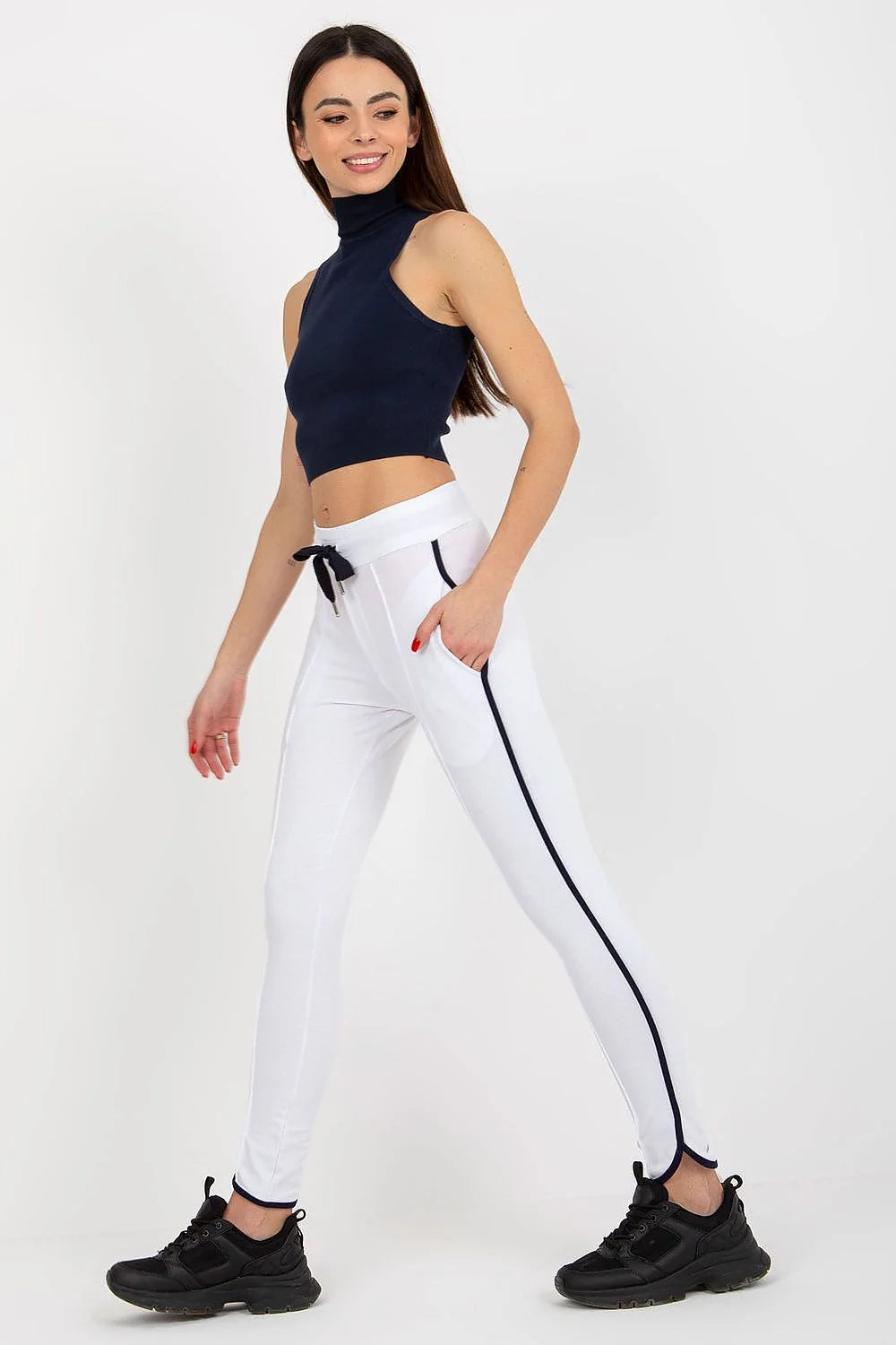 Ensemble survêtement femme crop-top ajusté et jogger pantalon contrastant coton élasthanne confort sportif