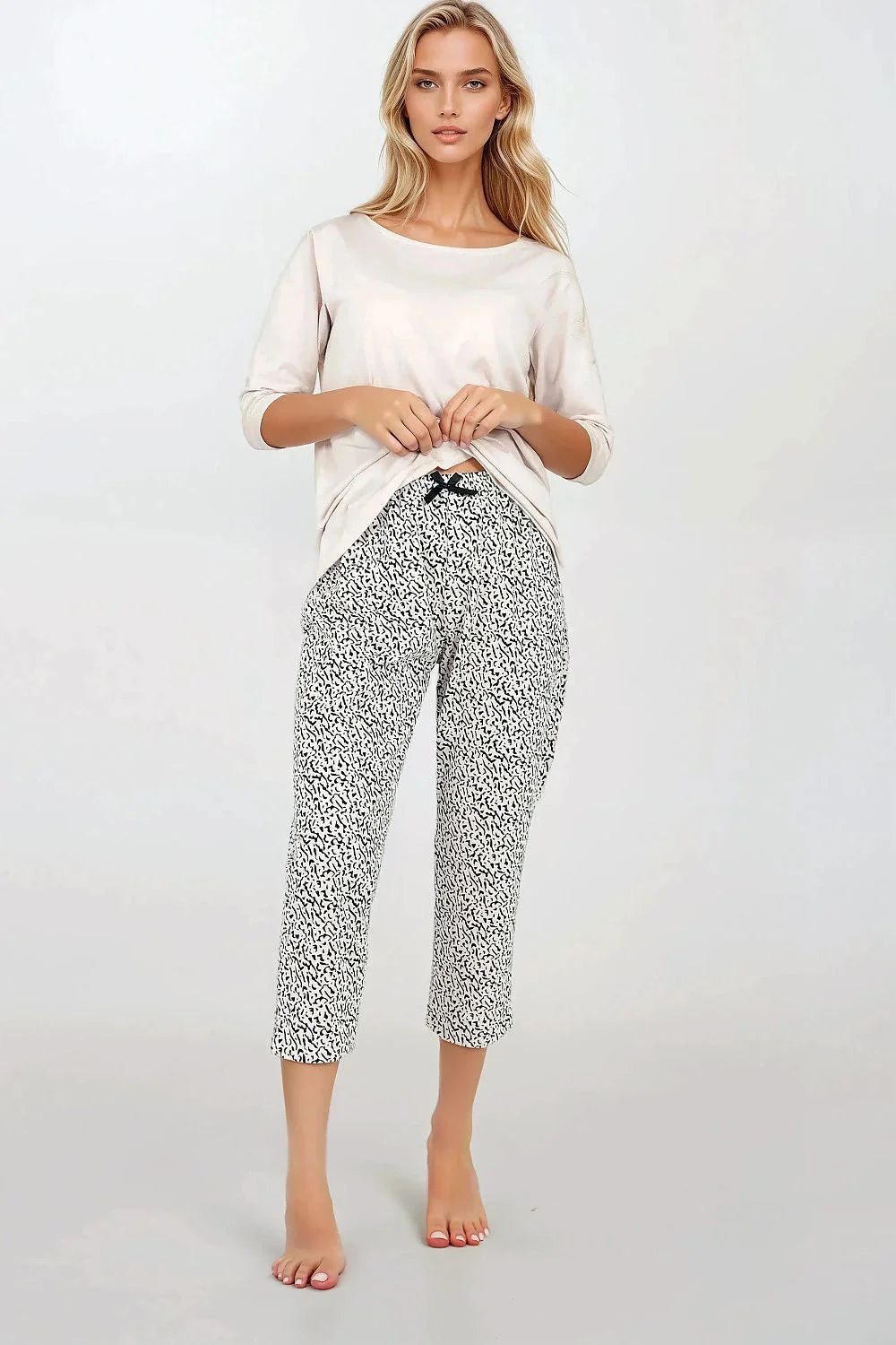pyjama femme deux pièces confort décontracté doux hypoallergénique élégant moderne capri pantalon imprimé noir blanc ceinture élastique noeud