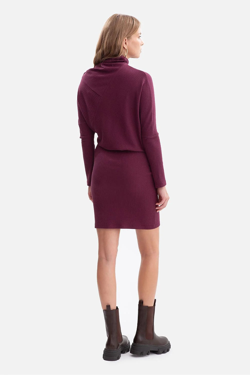robe pull côtelée prune col bénitier drapé manches chauve souris longues épaules marquées taille blousante jupe crayon ajustée mini élégante