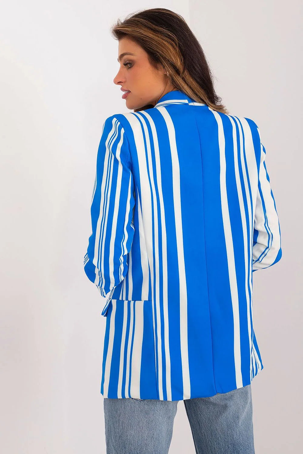 blazer femme rayures verticales bleu royal blanc polyester léger fluide manches trois quarts sans fermeture coupe ajustée épaules structurées