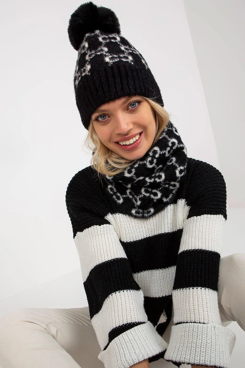 écharpe infinity jacquard géométrique noir blanc snood bonnet pompon fausse fourrure maille épaisse moelleuse chaude extensible