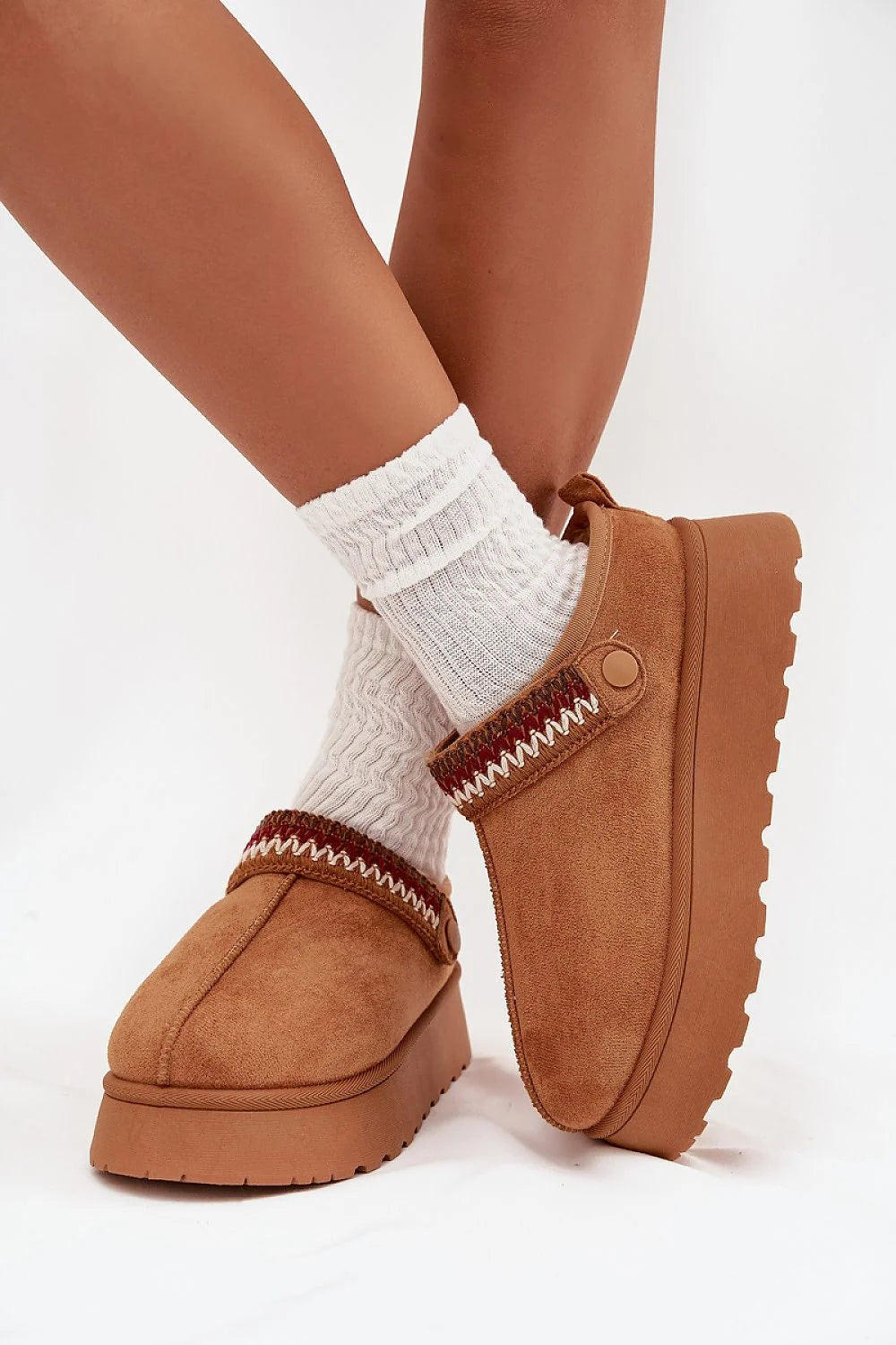 bottes neige basses femme suédine écologique plateforme 4cm doublure fourrure semelle crantée antidérapante sangle brodée amovible slipon camel