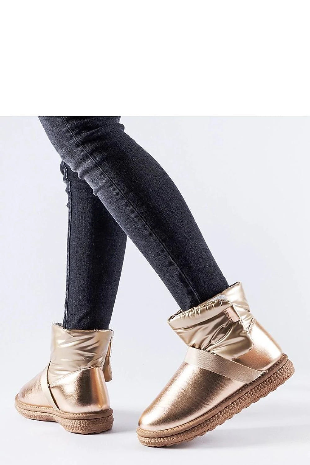 Bottines enneigées dorées métalliques moderne design compact silhouette profilée semelle caoutchouc élastique sangle femmes urban style hiver
