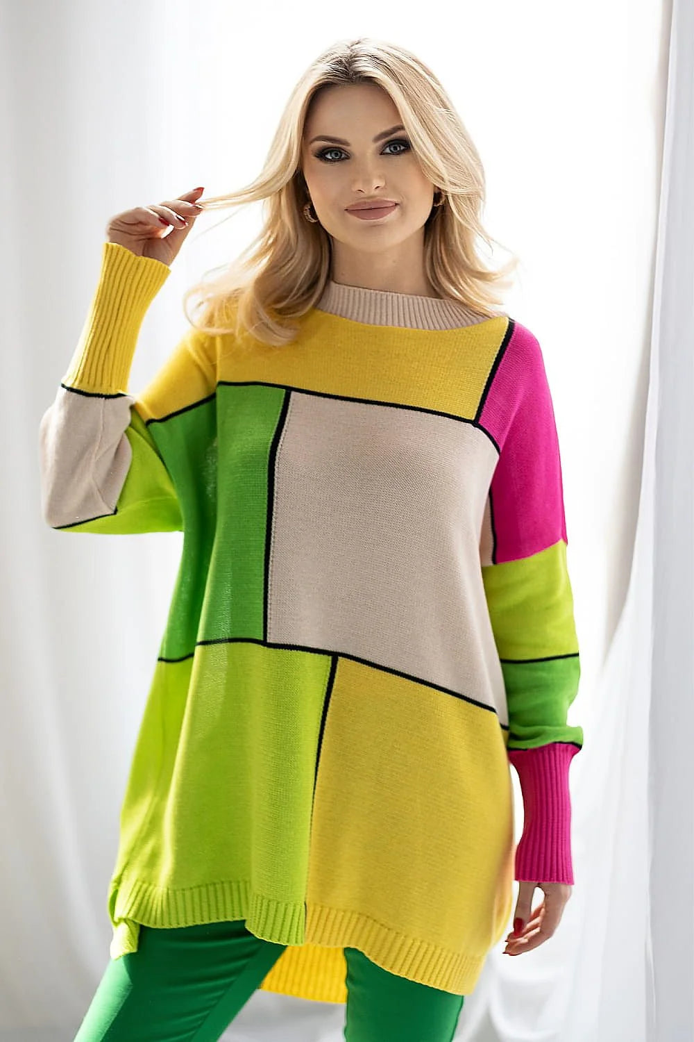 Pull-over femme design graphique moderne audacieux blocs couleurs vives matières douces style décontracté多 occasions