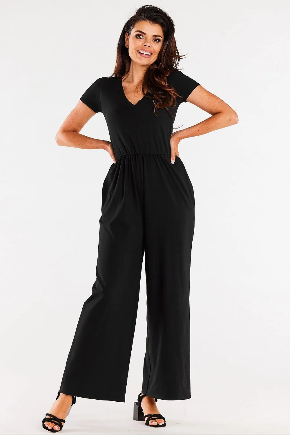 combinaison femme noire élégante moderne maille douce jersey extensible taille élastiquée manches courtes décolleté V jambes larges chevilles poches latérales