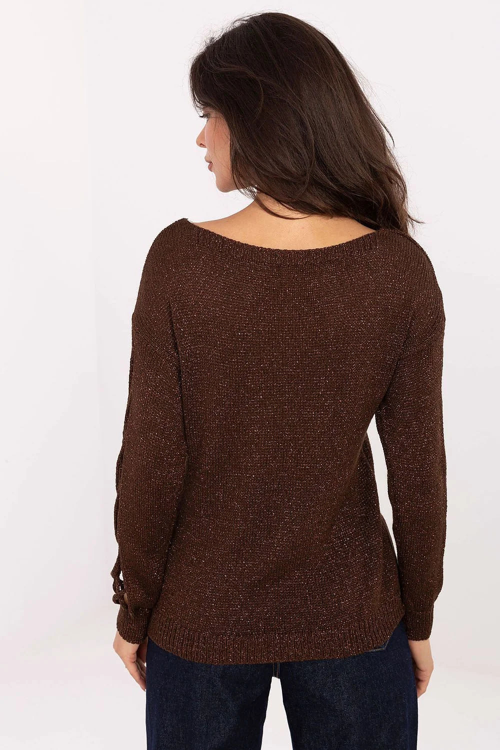 pull femme maille fine marron chocolat coupe droite col bateau arrondi finitions métallisées brillant subtil manches longues ajourées