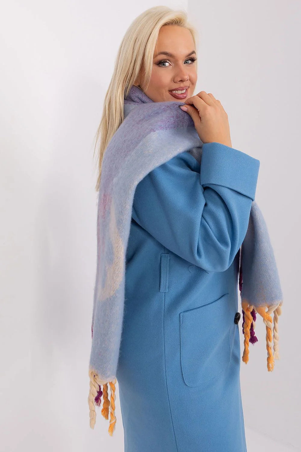 Écharpe pour femme en laine douce et fibres synthétiques bleu clair violet motif géométrique franges multicolores automne hiver