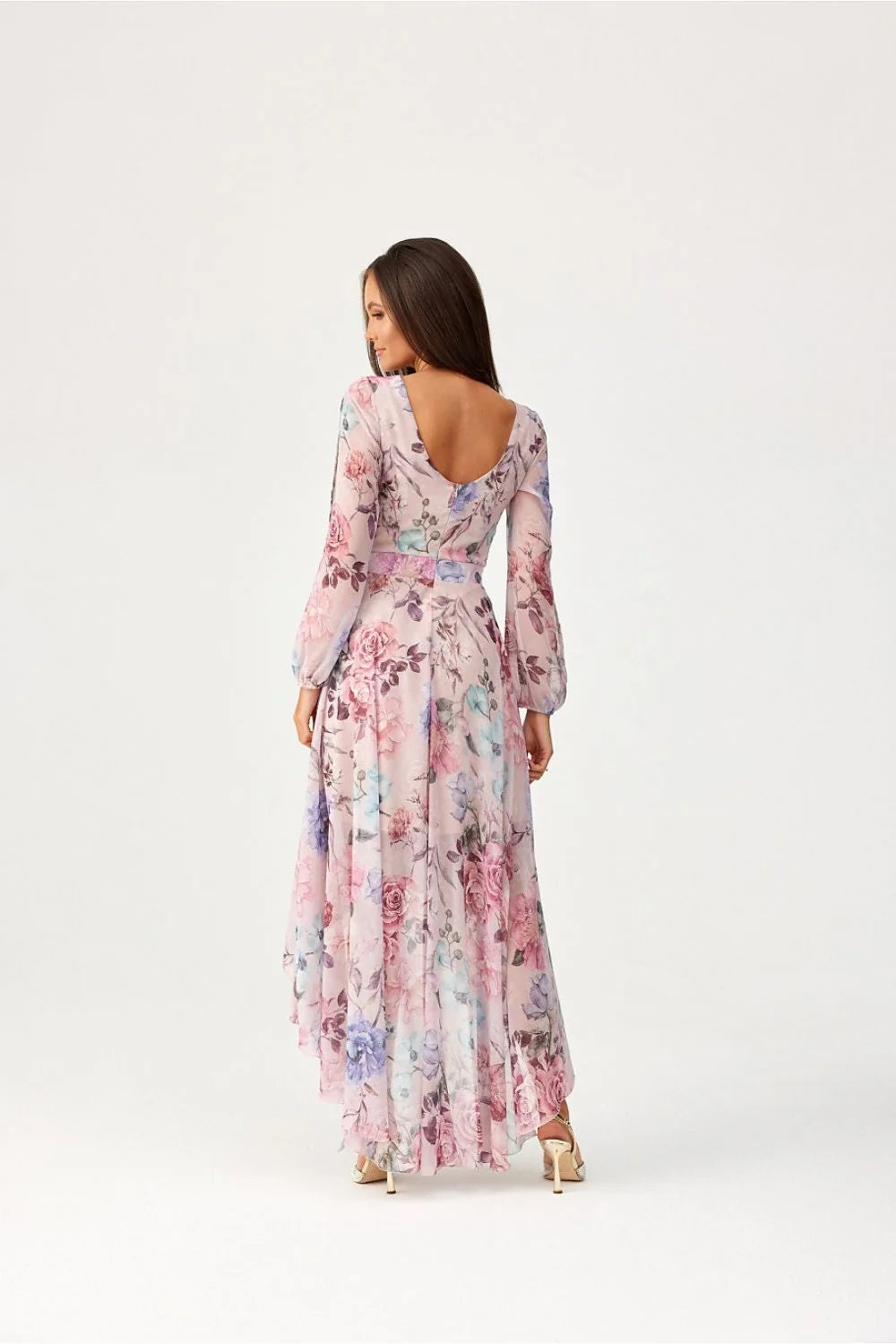 robe asymétrique longue motif floral pastel manches bouffantes poignets resserrés taille cintrée ceinture intégrée chiffon voile fluide décolleté V croisé