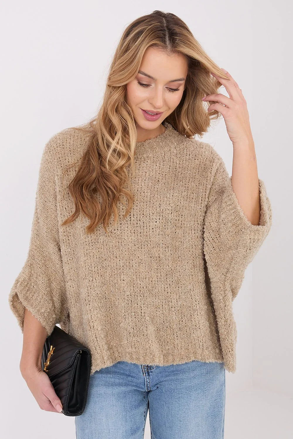 pull femme oversize maille bouclée beige sable coupe boxy col rond manches dolman longueur hanche fluide confortable chaud