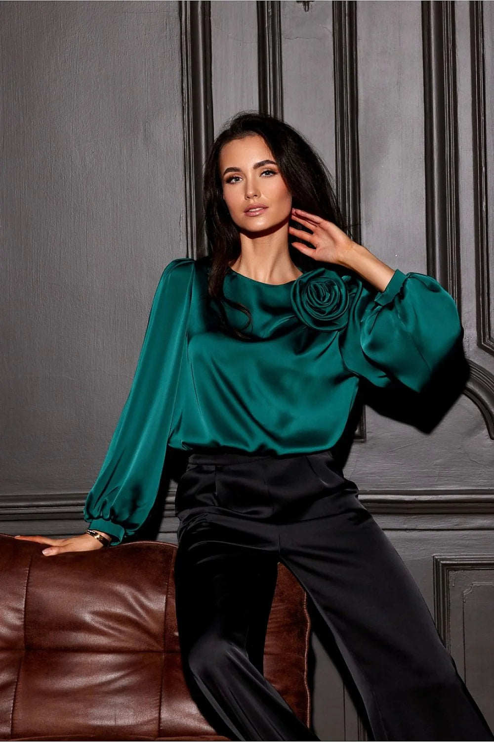 Chemisier Roco Fashion vert émeraude satiné manches longues bouffantes fleur tissu épauleemode élégant femmes