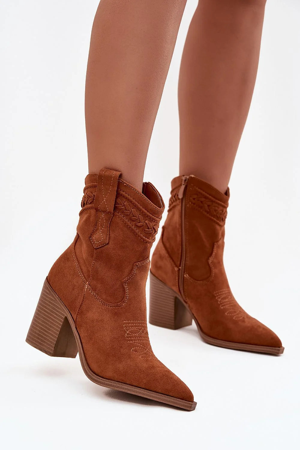 bottines cowboy femme suédine écologique cognac bout pointu tige cheville talon colonne massif maintien confort semelle tissu surpiqûres galon tressé