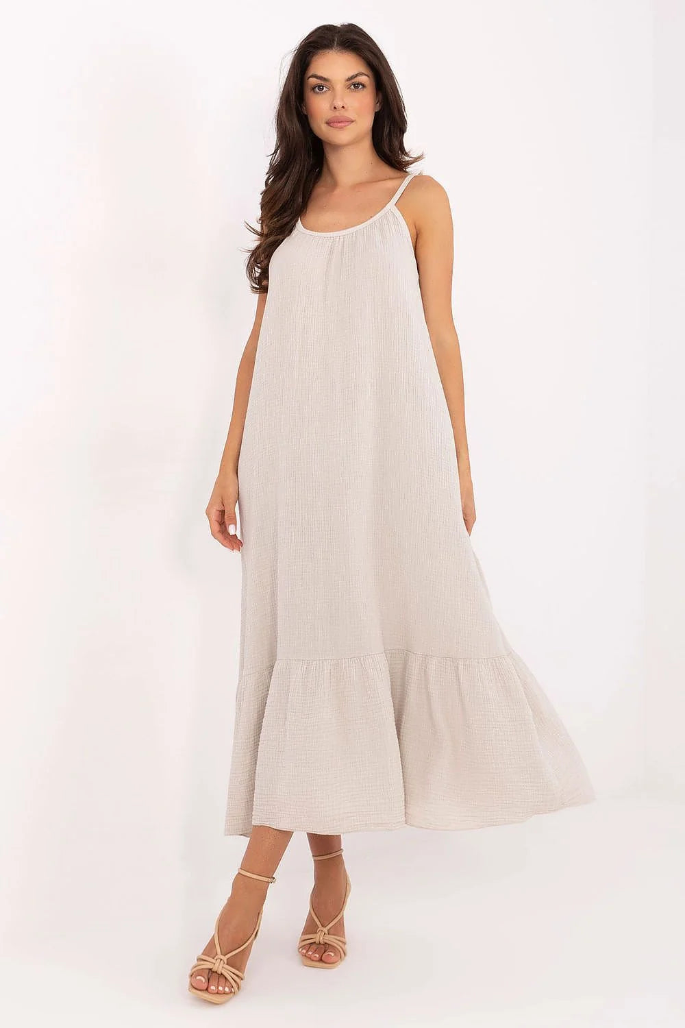 Robe longue pour femmes coupe ample décolleté rond bretelles ajustables tissu léger beige clair occasion estivale