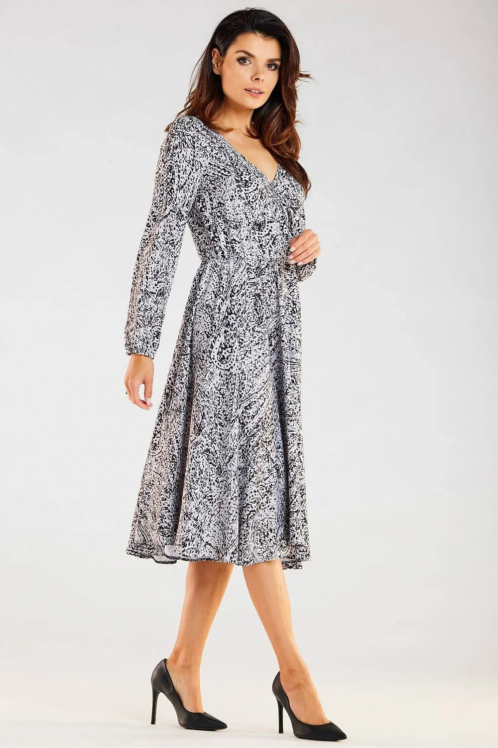 robe midi soie imprimée paisley bleu marine col V manches longues bouffantes taille froncée ceinture intégrée