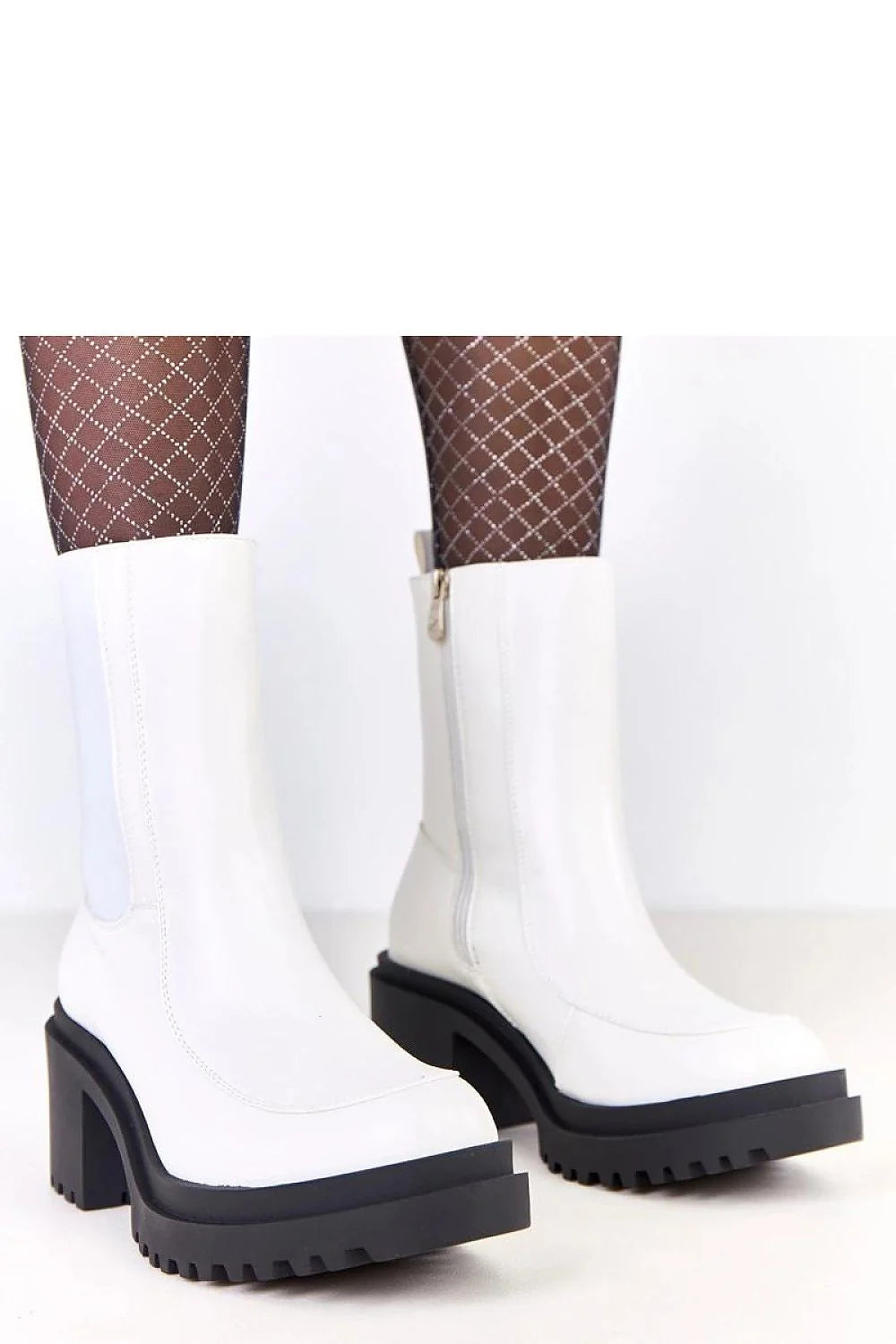 bottines femme mi mollet blanches cuir synthétique zippées inserts élastiques côtés doublure chaude bout arrondi semelle plateforme noire