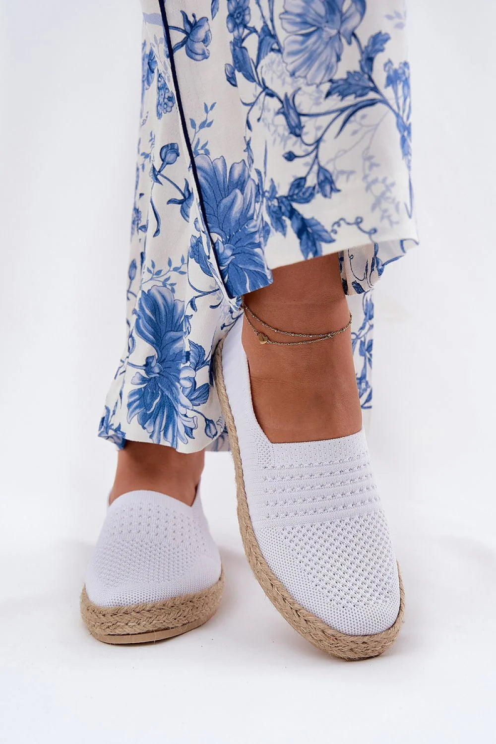 espadrilles femme blanches maille tricotée respirante semelle jute tressée plateforme légère slipon perforées pointe ronde confortables minimalistes bohème chic polyvalentes