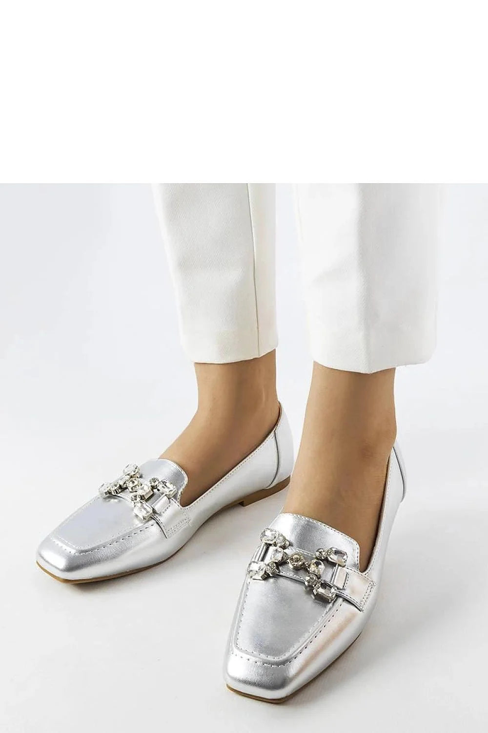 Moccasins pour femmes design moderne élégant couleur argent cuir métallisé détails cristal confortable occasionnels mode
