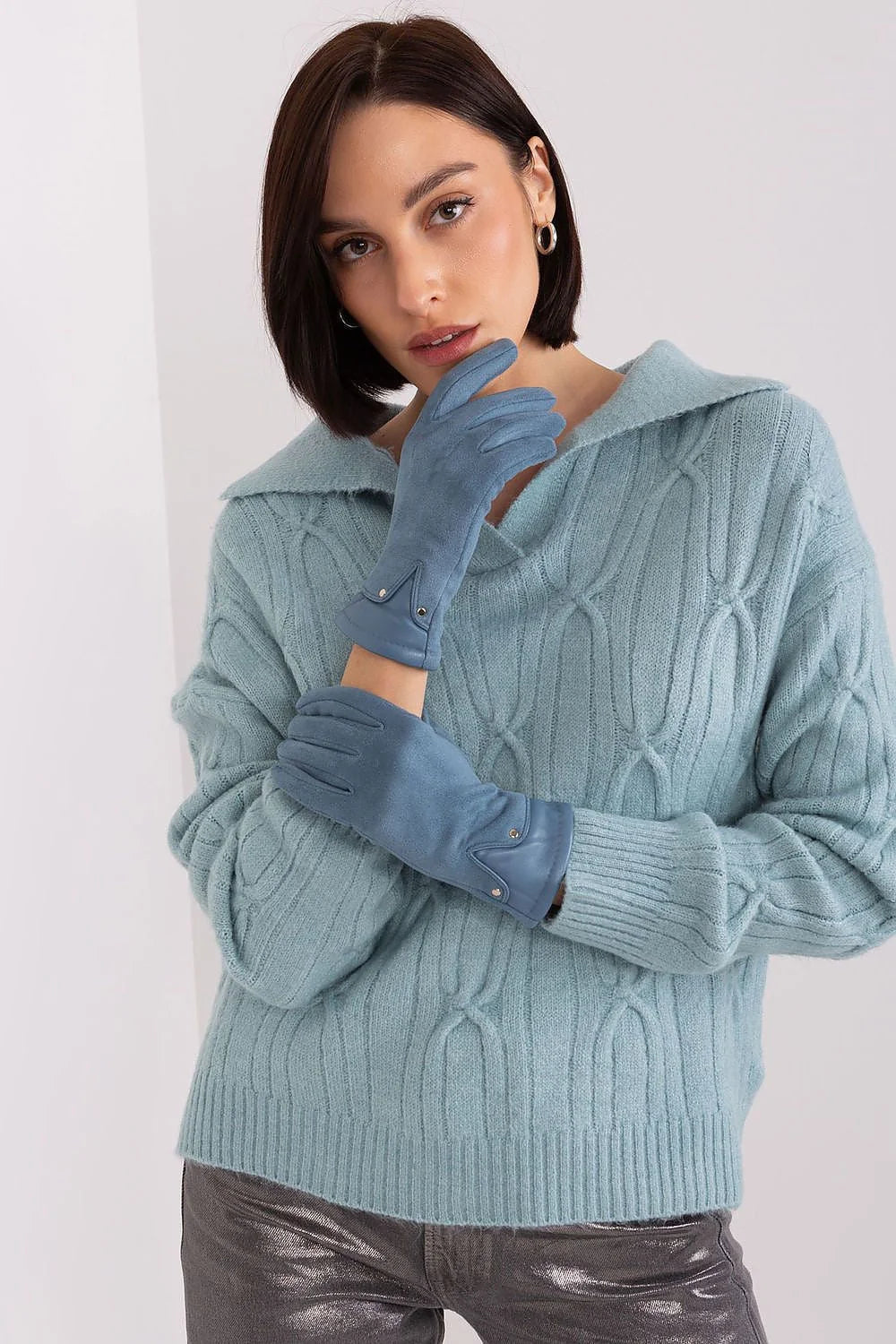 Gants élégants pour femmes en suède ou cuir doux bleu style hivernal motif tricoté sweater assorti