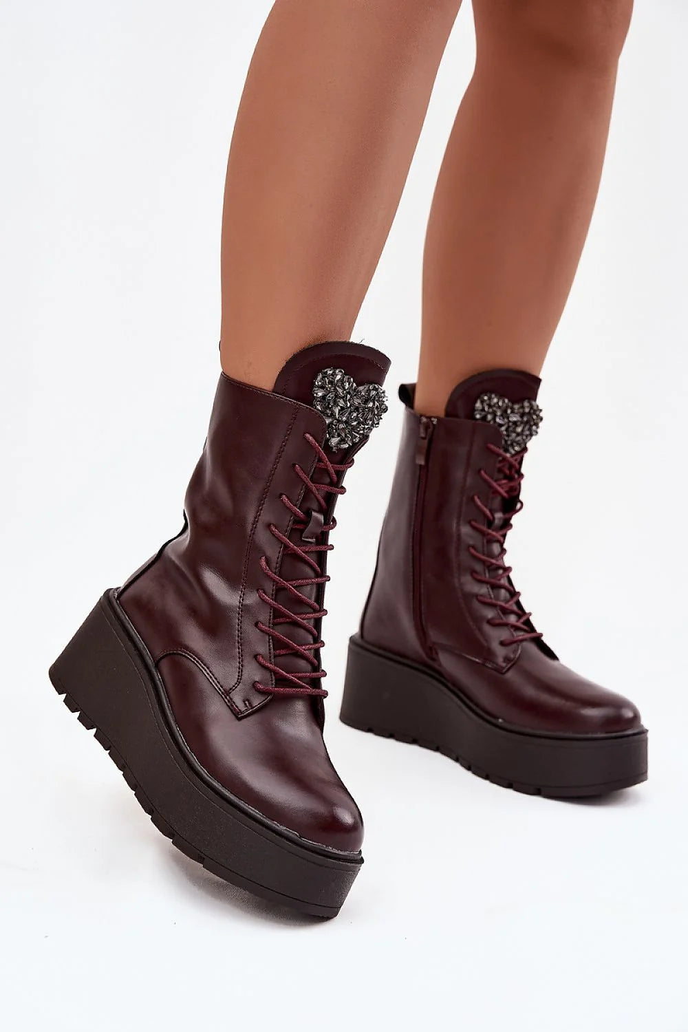 bottines femme cuir naturel bordeaux lisse plateforme noire crantée talon compensé stable confort doublure chaude lacets zip latéral coeur strass