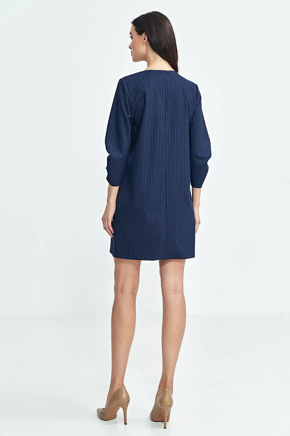 Robe élégante intemporelle longueur genou manches longues encolure ronde tissu rayures bleu marine femme
