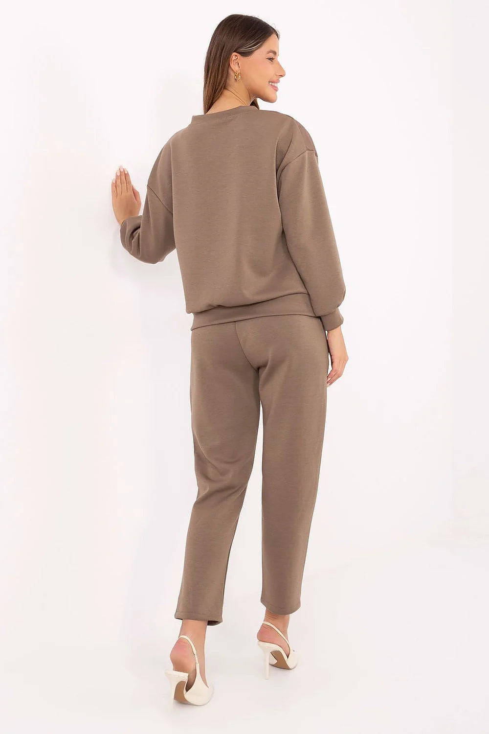 ensemble femme casual chic sweat matelassé col rond manches longues broche pantalon jogging fuselé taille haute poches latérales stretch confortable