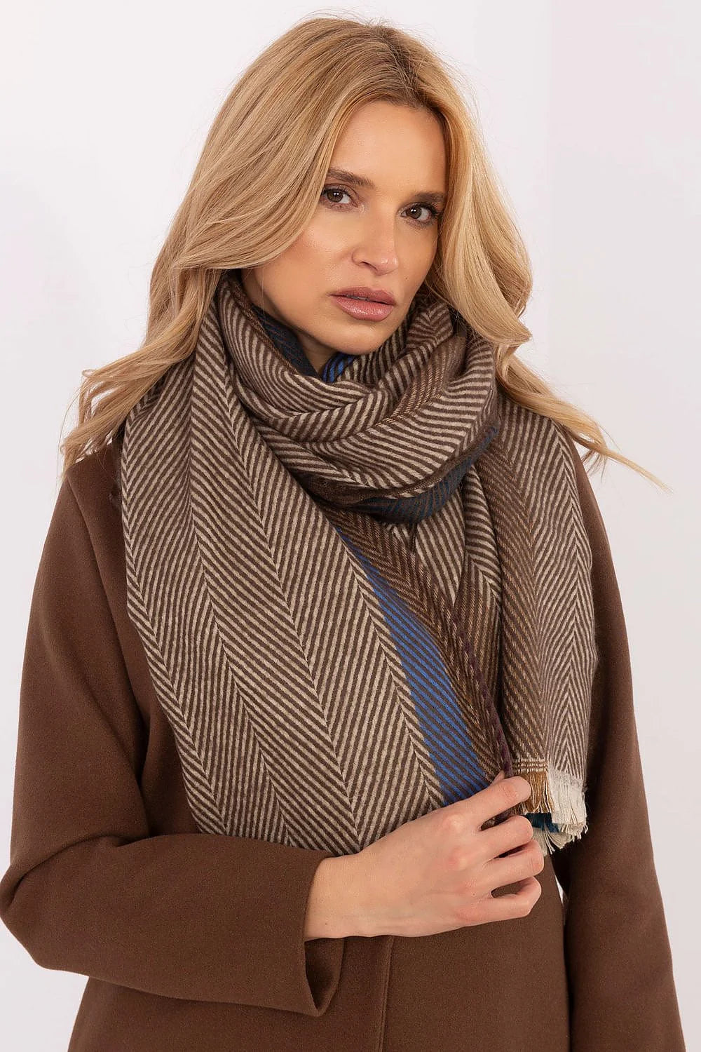 Écharpe d'hiver féminine élégante motif rayé diagonale bande bleue franges douce longueur généreuse viscose femme