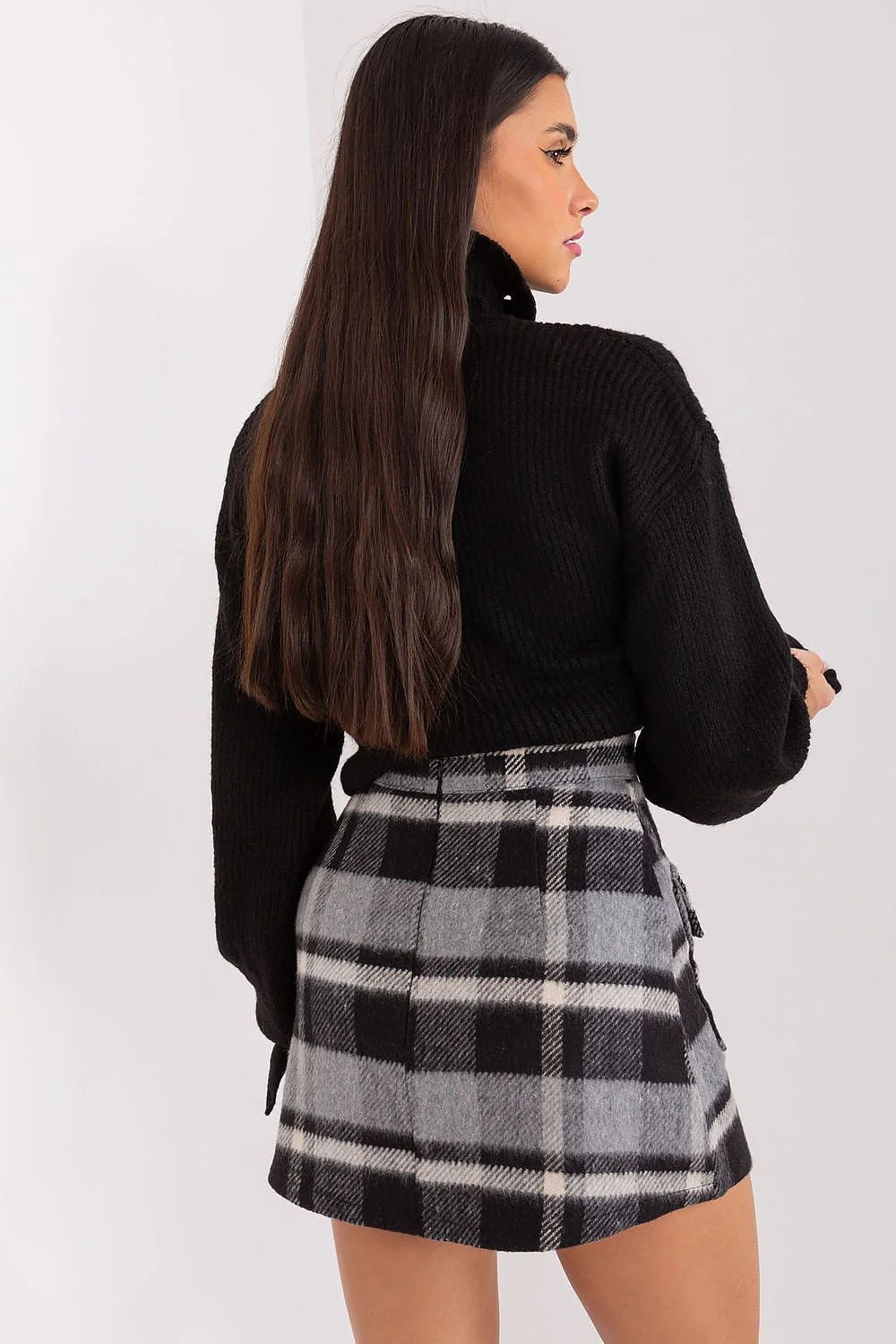 Ensemble mode femme pull col montant manches longues jupe courte carreaux laine acrylique automne hiver chic élégant