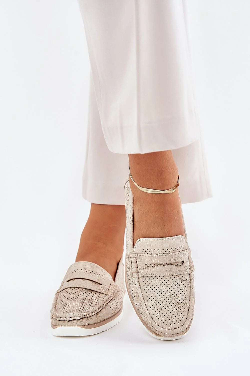 mocassins femme élégants décontractés beige suédés perforés respirants plateforme blanche légère confortables semelle penny bride bout cousu surpiqûres douce