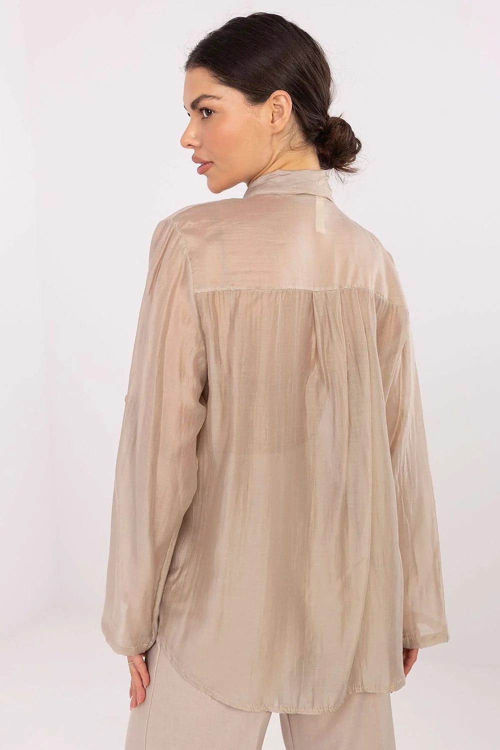 chemise femme manches longues retroussables col lavallière nœud tencel polyester soyeuse voile satinée beige taupe coupe fluide drapée boutonnage classique
