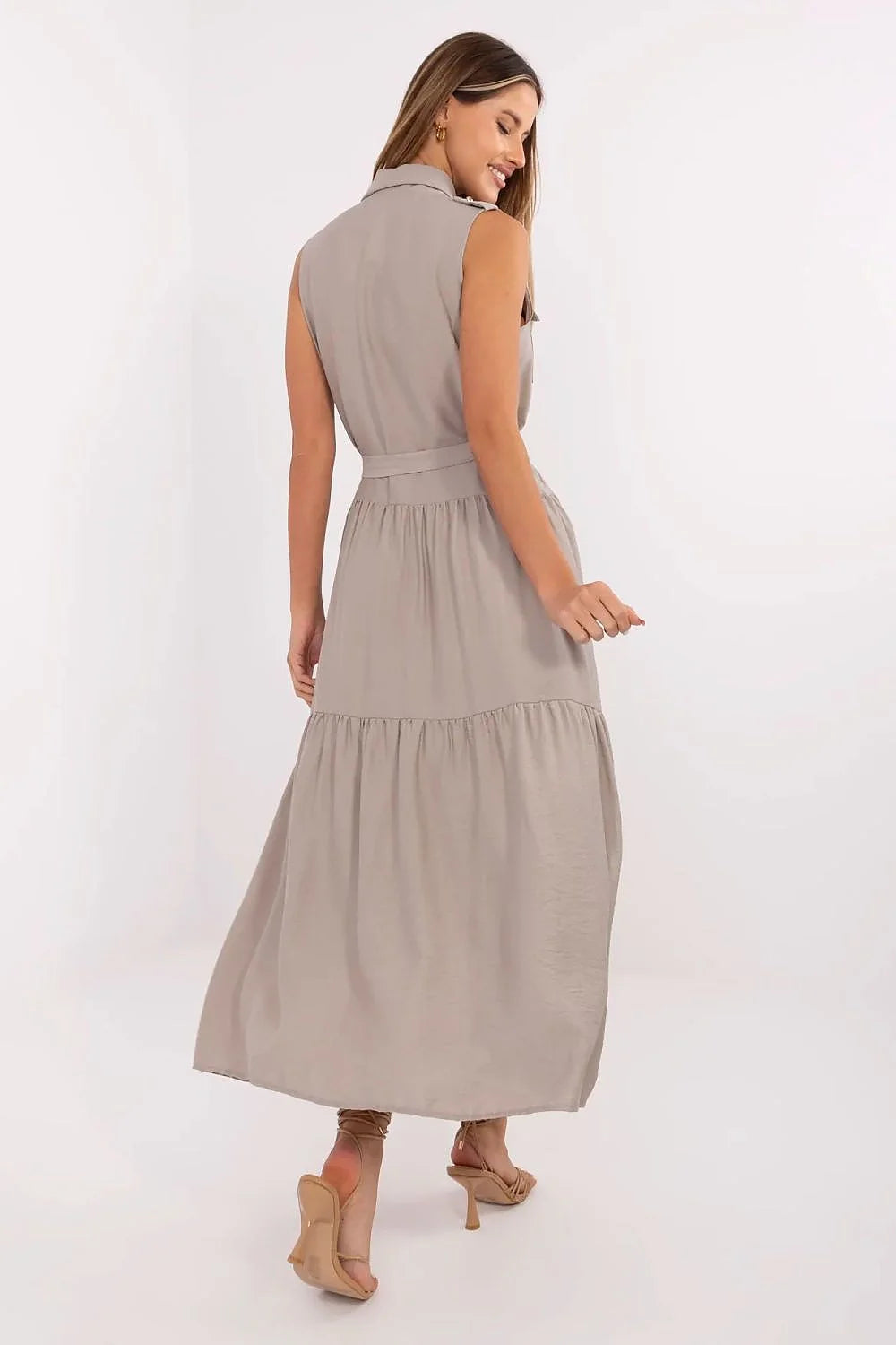 Robe élégante et confortable longue sans manches col chemisier tissu léger couleur sable femme occasion polyvalente