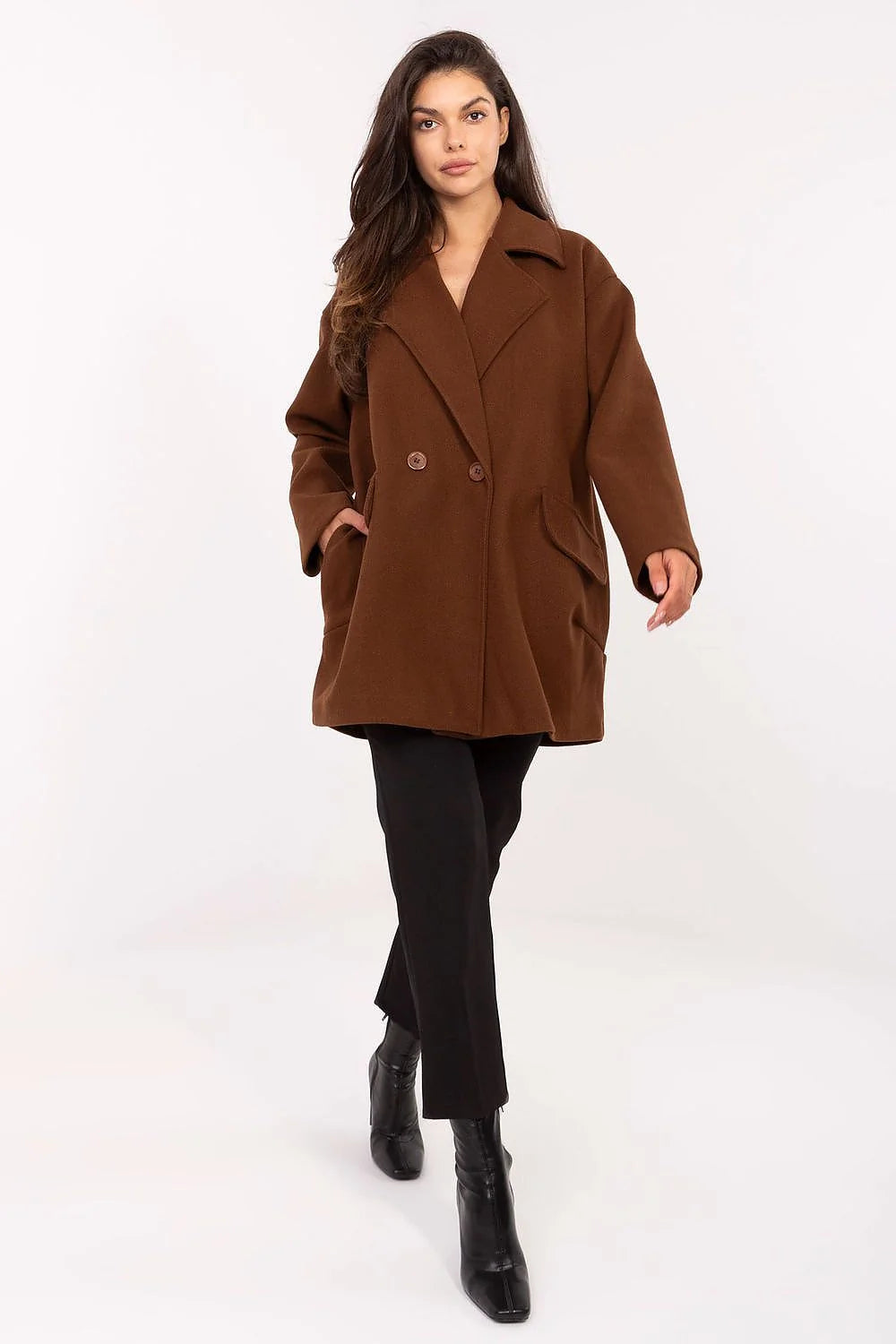 manteau femme court oversize doubleboutonnage laine mélangée marron chocolat col cranté épaules tombantes coupe mi cuisse poches rabat