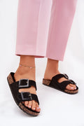 Sandales féminines modernes à deux brides larges boucles métal noire cuir suédé écologique semelle liège caoutchouc adhérence style casual chic usage quotidien